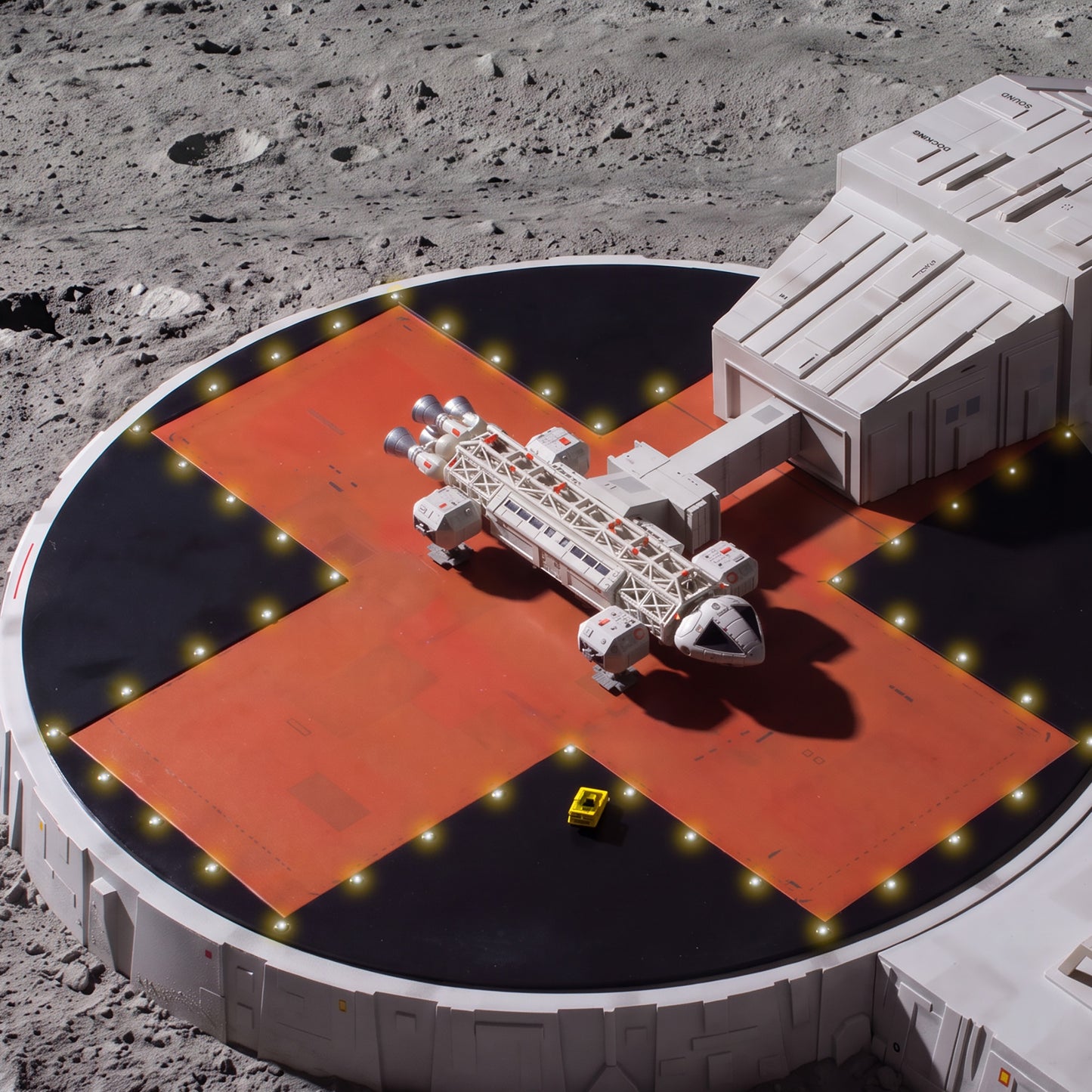 Space 1999: Landing Pad with 5.5” Eagle Transporter