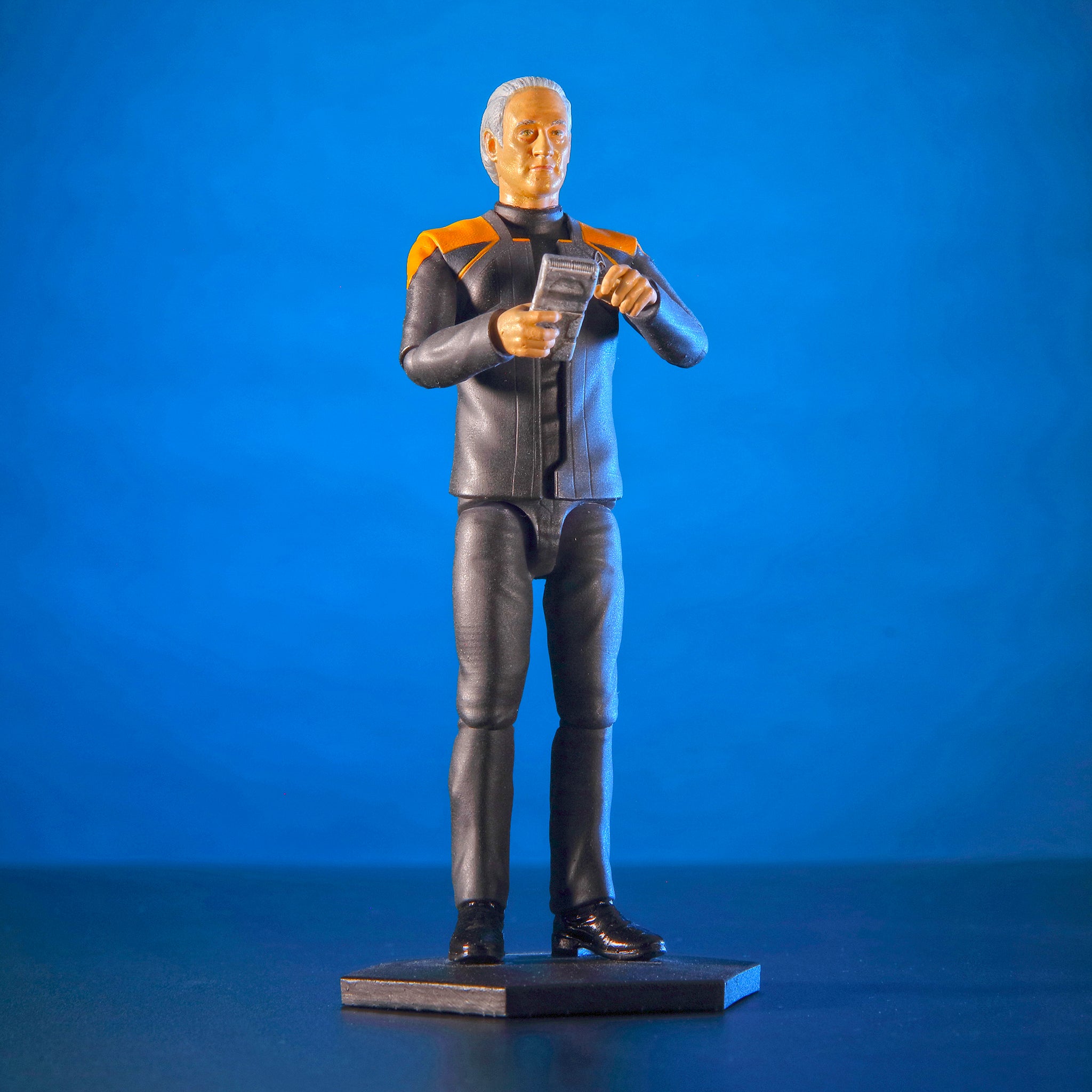 Starship Library Series - U.S.S. Discovery NCC-1031– Master Replicas