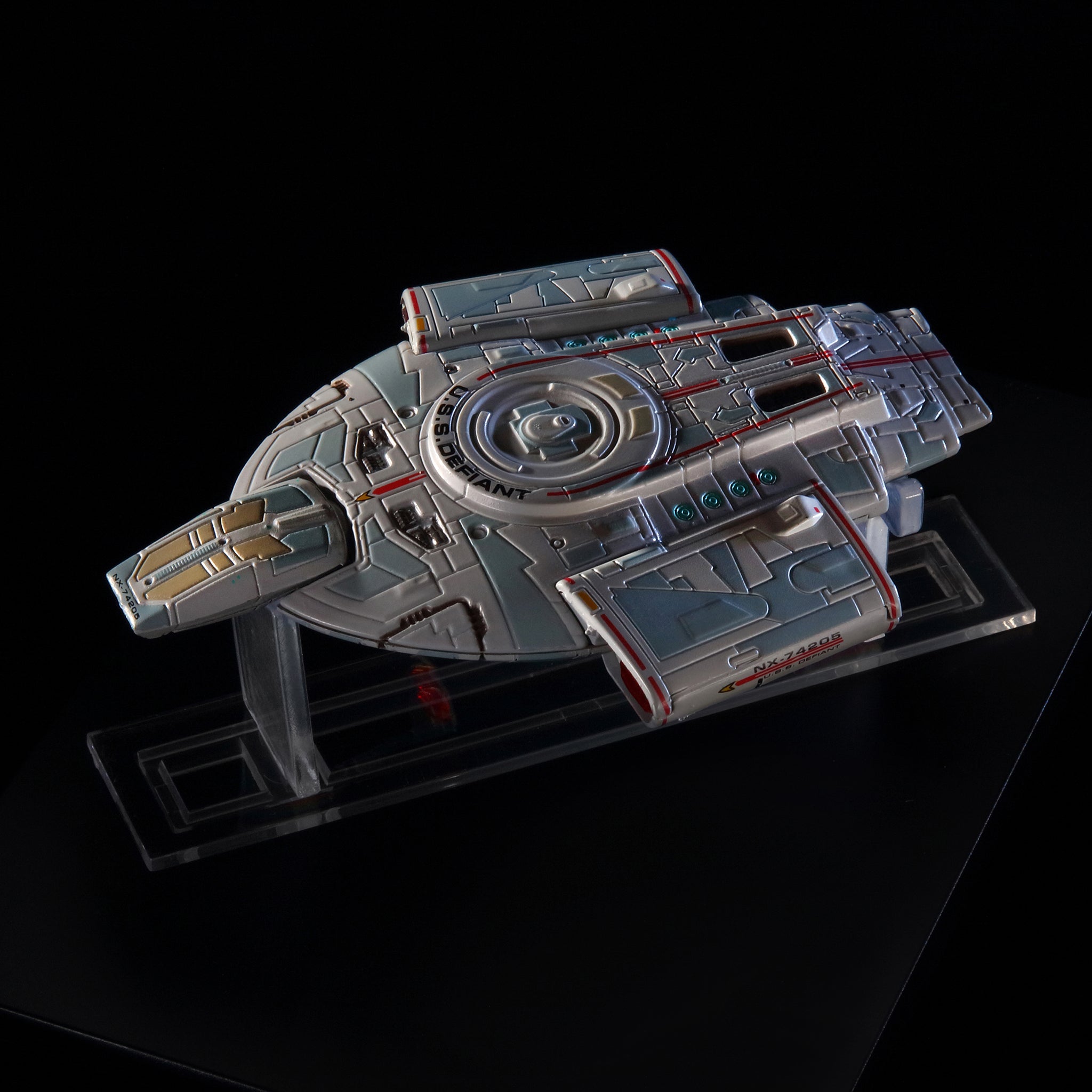 Starship Library Series – U.S.S. Defiant NCC-74205– Master Replicas