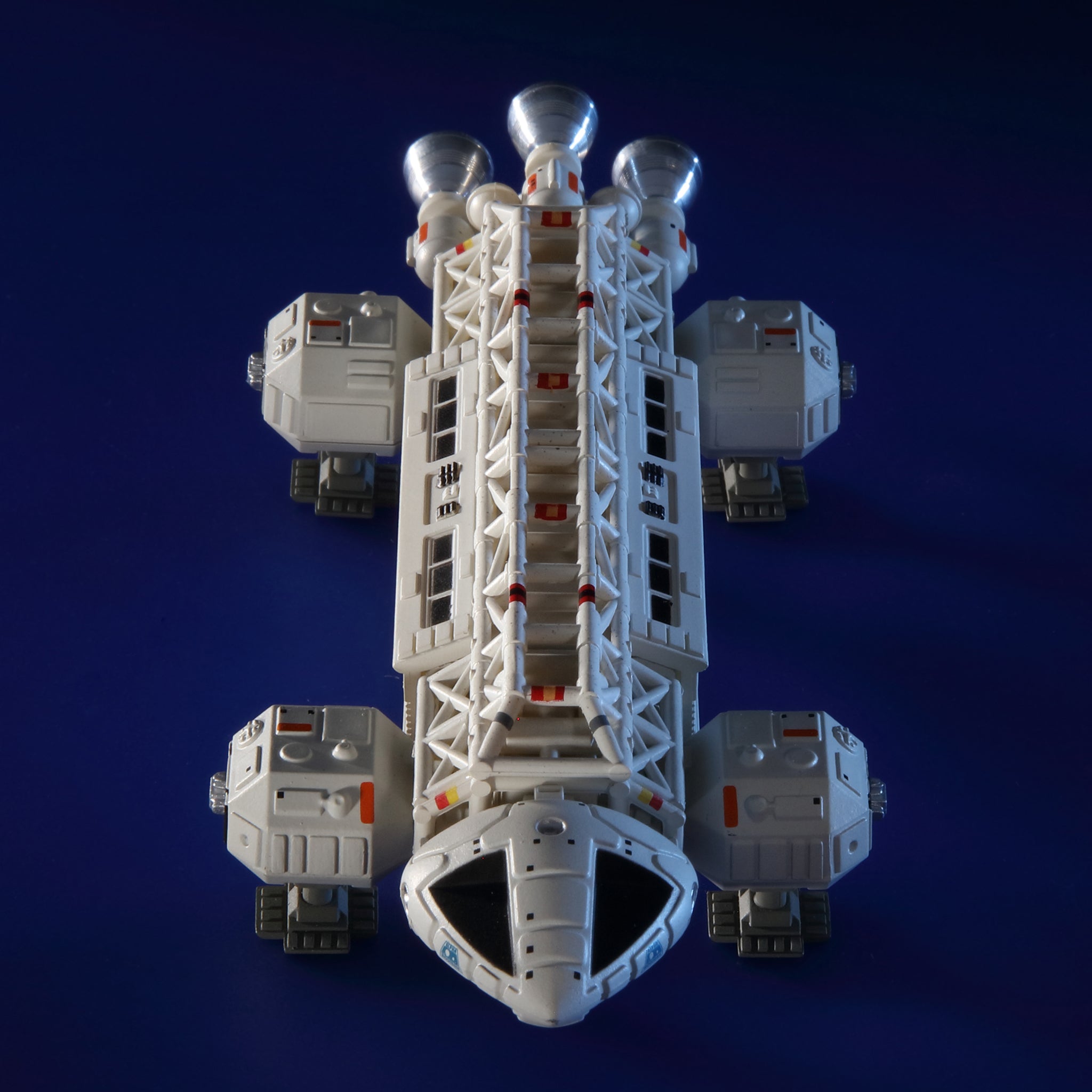 Space 1999 5.5 Inch Classic Eagle Transporter– Master Replicas