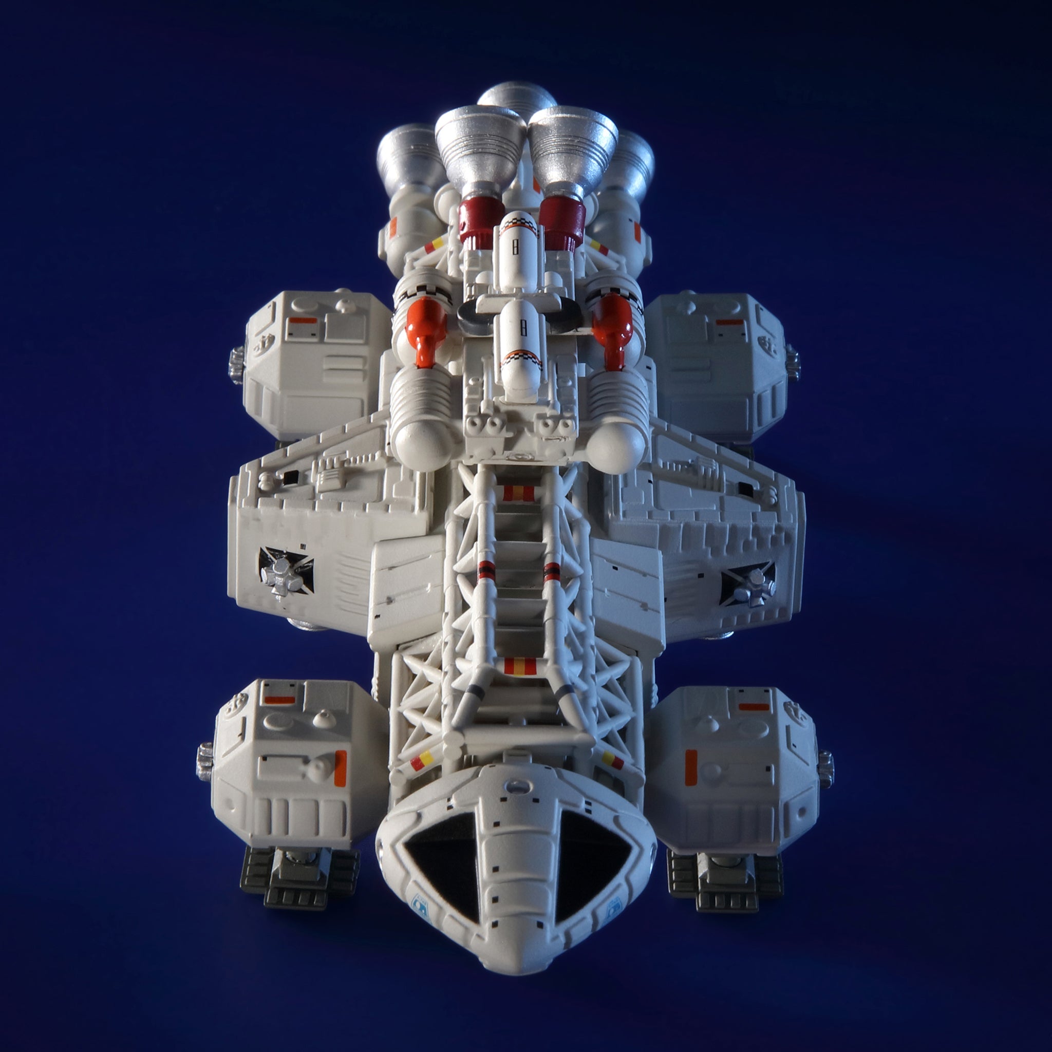 Starship Library Series - U.S.S. Discovery NCC-1031– Master Replicas