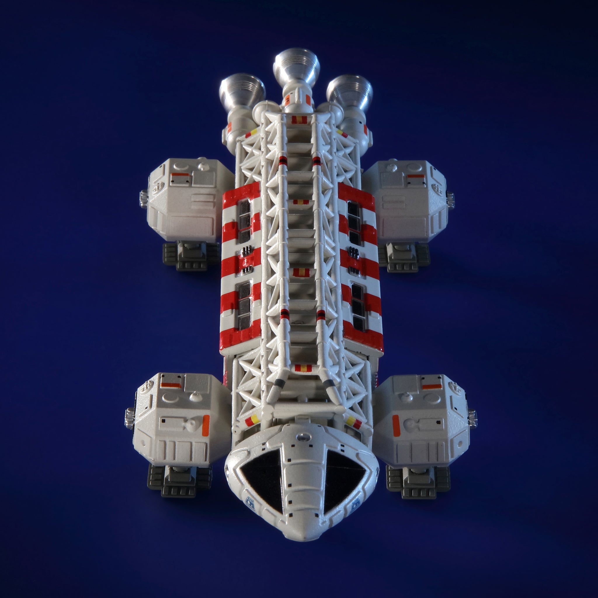 Starship Library Series - U.S.S. Discovery NCC-1031– Master Replicas