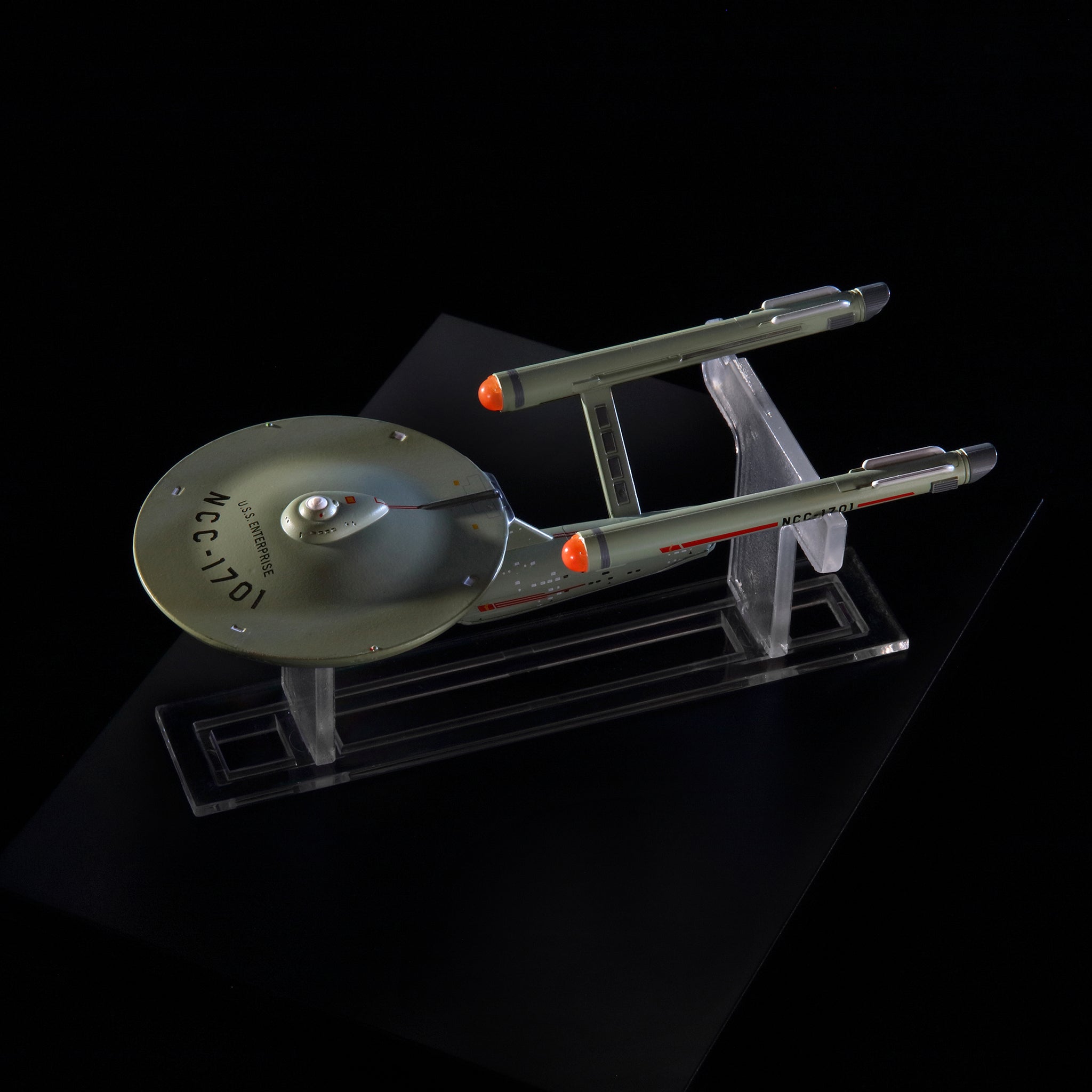 Starship Library Series – U.S.S. Enterprise NCC-1701– Master Replicas