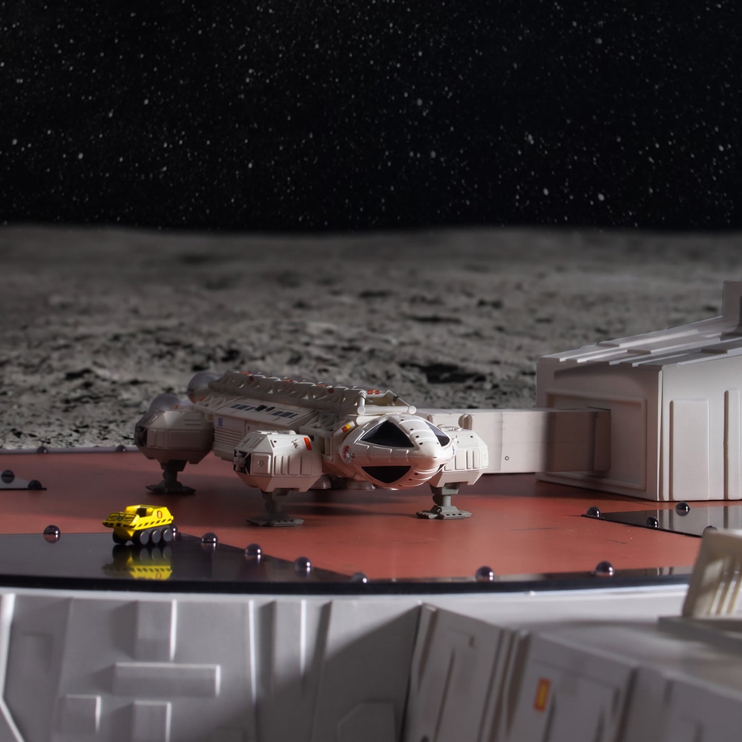 Space 1999: Landing Pad with 5.5” Eagle Transporter