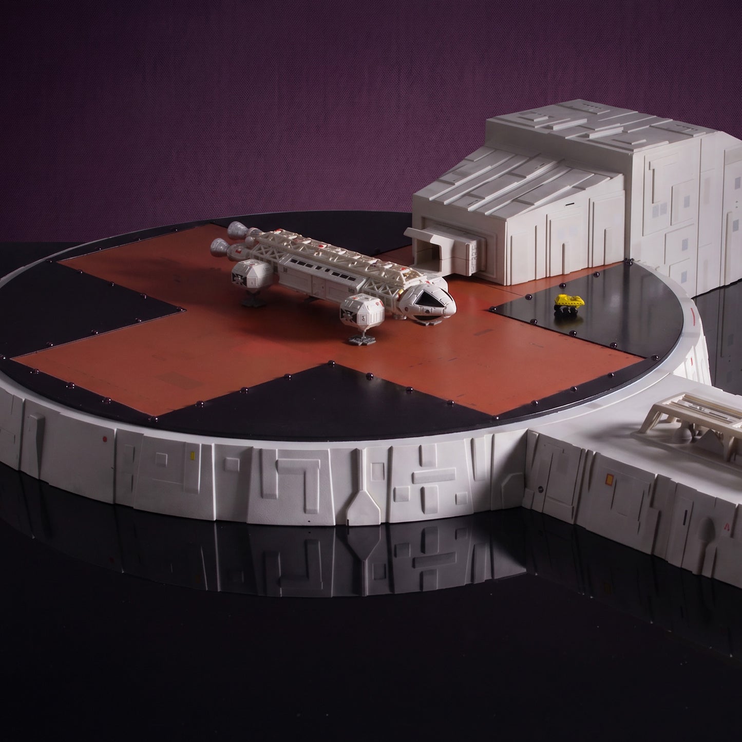 Space 1999: Landing Pad with 5.5” Eagle Transporter