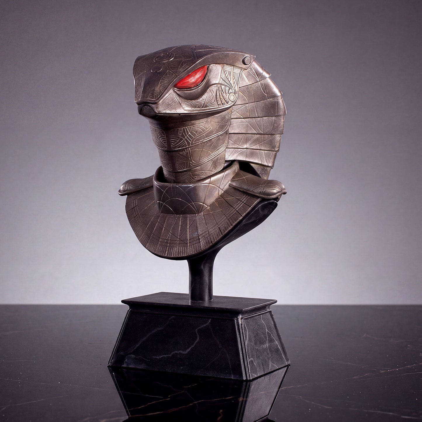 Stargate Desktop Replicas: Serpent Guard Helmet
